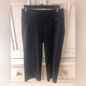 Women’s Nike Crop Athletic Pants Size Small.